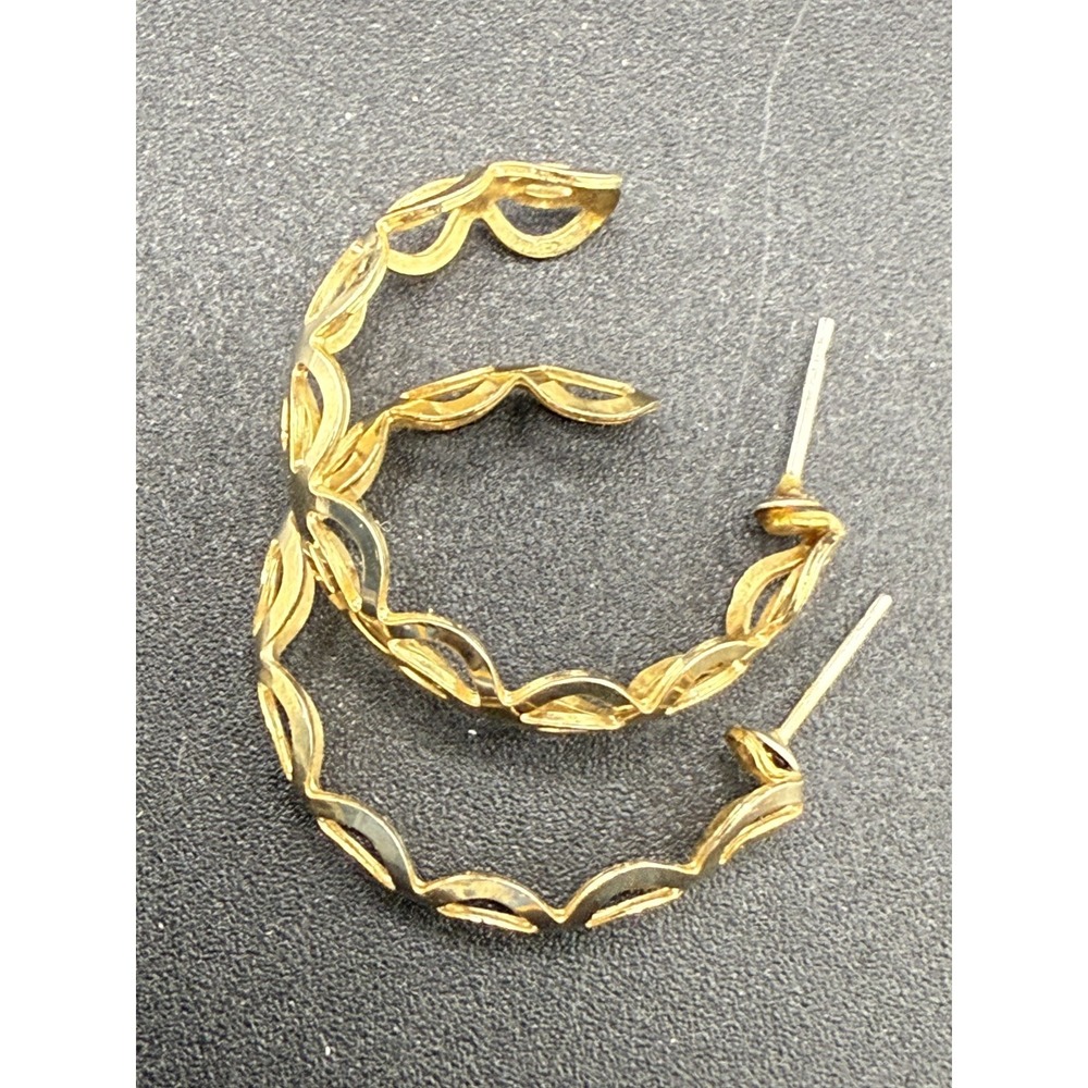 Gold Tone‎ Hoop Earrings Lightweight Pierced - Picture 3 of 6